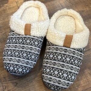 Isotoner gray slippers
